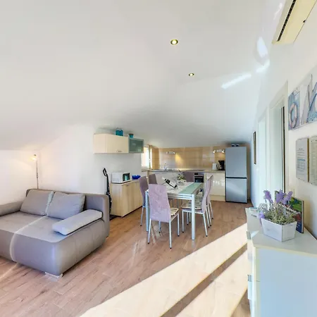 Regina Del Mare Apartment